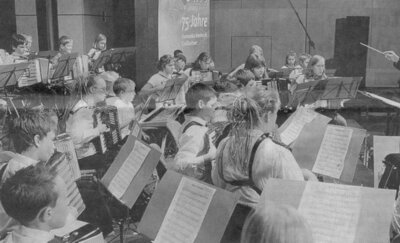 75 Jahre Harmonika-Verein Großbottwar - Jubiläumskonzert im ausverkauften Saal des Oberstenfelder Bürgerhauses (Bild vergr&ouml;&szlig;ern)