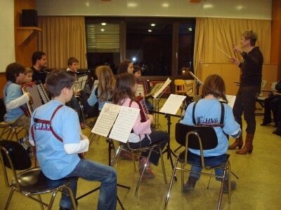 Kooperation Schule und Verein Vorspielabend der Akkordeon AG an der Wunnensteinschule Grossbottwar (Bild vergr&ouml;&szlig;ern)