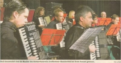 Grandioses Konzert mit mehr als 100 Mitwirkenden (Bild vergr&ouml;&szlig;ern)