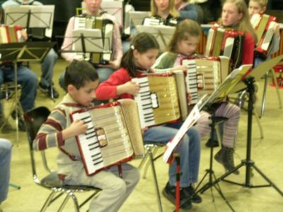 Kooperation Schule und Verein: Vorspielabend der Akkordeon-AG an der GHWRS am 21.02.2006 (Bild vergr&ouml;&szlig;ern)
