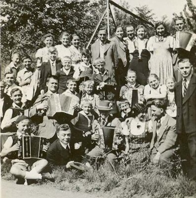 Harmonikaverein Großbottwar: In 75 Jahren zu fünf Orchestern mit über 100 Spielern gewachsen - Jubiläumsfest (Bild vergr&ouml;&szlig;ern)