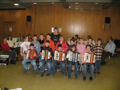 Kooperation Schule und Verein: Vorspielabend der Akkordeon AG an der GHWRS am 28.02.2005 (Bild vergr&ouml;&szlig;ern)