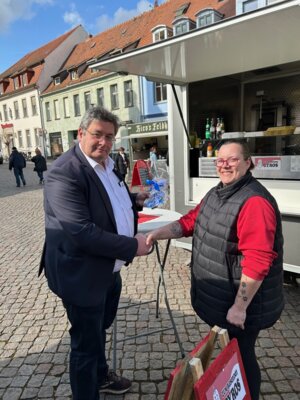 Foto zur Meldung: Neu auf dem Perleberger Wochenmarkt: „Zum Rasenden Gyros“