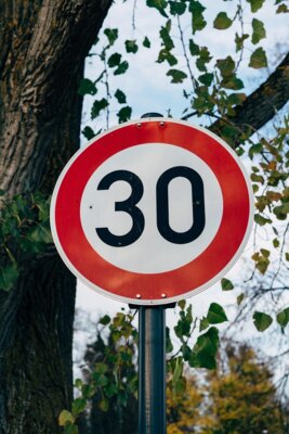 Tempo-30-Zone in Breitenbach (Bild vergr&ouml;&szlig;ern)