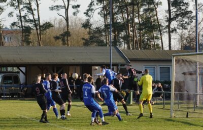 VfB Cottbus nimmt Punkte bei Viktoria Cottbus mit
