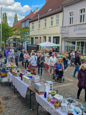 Frühlingsflohmarkt beim Pritzwalker Frühlingserwachen 2024. Foto: Stadt Pritzwalk (Bild vergr&ouml;&szlig;ern)