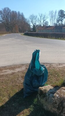 Meldung: "Danke" an 9-Klässler für's Aufräumen in Rädel