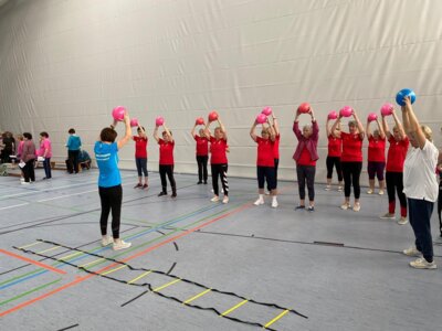 Übungsleiterin des SV Abtshagen beim Seniorensportfest in Grimmen (Bild vergrößern)