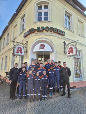 Spende der Adler-Apotheke für die Jugendfeuerwehr Seelow (Bild vergrößern)