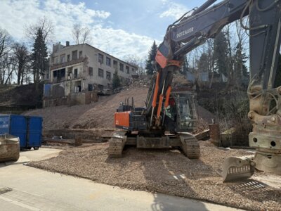 Die Abrissarbeiten an der Kirchberger Straße sind beendet. Die Straße wird in den kommenden Tagen beräumt. © Stadtverwaltung (Bild vergrößern)
