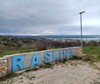 Dorf Raslina am Prokljan (Bild vergrößern)