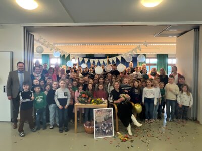 Foto zur Meldung: Kinder überraschten Schulleiterin