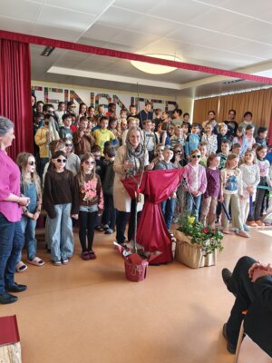 Offizielle Einsetzung Grundschulleiterin Waltraud Hammer (Bild vergrößern)