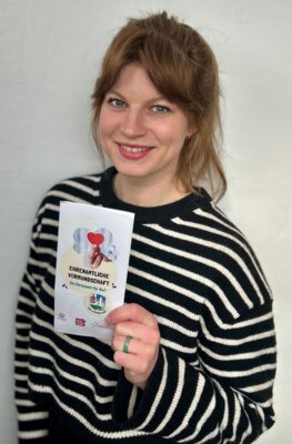Bildunterschrift: Alina Wiechert steht Ihnen in Fragen des Vormundschaftsrechts und ehrenatmlichen Vormund:innen mit Rat und Tat zur Seite. (Bild vergrößern)
