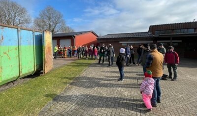 Helfer beim Treffen am Vereinsheim