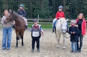 Reittherapie an der Waldschule (Bild vergrößern)