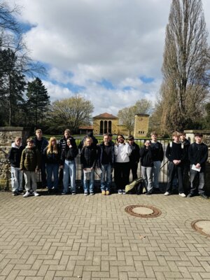Ausflug zum Heger Friedhof (Bild vergrößern)