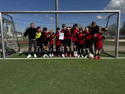 Erfolgreicher Sieg beim Schulfußballturnier: Unsere Schule ist Stadtmeister! (Bild vergrößern)
