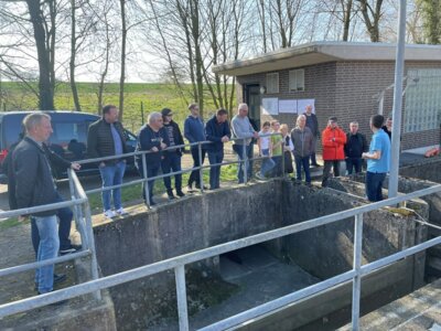Foto zur Meldung: Besichtigung des Retentionsbodenfilters