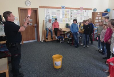 Herr Poppes Besuch in der Klasse 4a (Bild vergrößern)