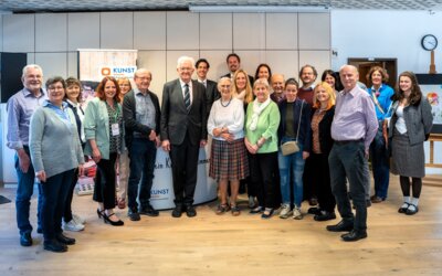 Ministerpräsident Winfried Kretschmann besucht den KUNSTschalter (Bild vergrößern)