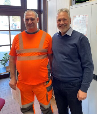 Bürgermeister Grabenbauer mit Jubilar Markus Kreß (Bild vergrößern)