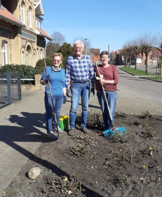 Meldung: Blumenbeetpflege / LandFrauenverein Dahlenburg