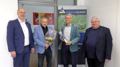 v.l.n.r. Mirko Buhr, Bürgermeister, Andreas Junker, Vorstandsvorsitzender, Andreas Kanis, Gründer und Vorstandsmitglied, Matthias Bieback, Wirtschaftsförderung