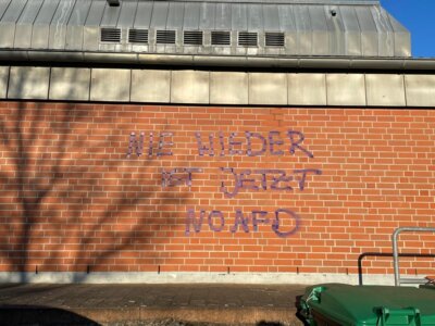 Wiesenhalle beschmiert (Bild vergrößern)