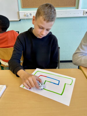 Foto zur Meldung: Ozobots im Unterricht - Spende der Fortin Mühlenwerke