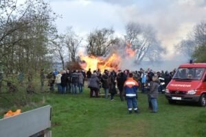 Foto zur Meldung: Einsatz vor dem Osterfeuer
