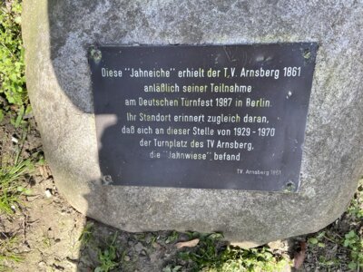 Gedenktafel an der Jahneiche