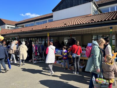 Meldung: Sonniger Frühjahrsmarkt an der Grundschule Asemissen - Ein Fest für die ganze Familie