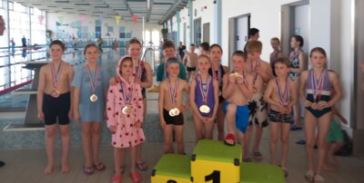 Kinder- und Jugendsportspiele im Schwimmen
