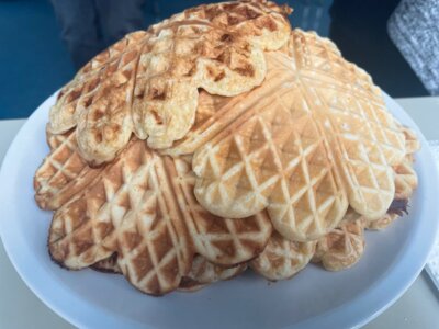 Meldung: Süßer Duft und strahlende Kinderaugen – Waffelbacken für unsere Grundschulkinder