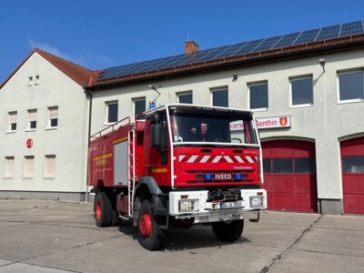 Stadt Genthin hat sich für die Waldbrandsaison 2025 vorbereitet - Erneut ein Großtanklöschfahrzeug angemietet (Bild vergrößern)