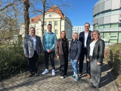 Foto zur Meldung: Jährliches Treffen der Medizinstipendiaten in OSL mit Kennenlerntour im Gesundheitswesen