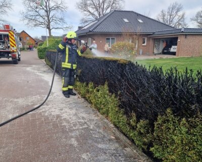 Meldung: Einsatz #04/2025 -  FEU K - Seth, Bocksrader Bogen, brennt Hecke