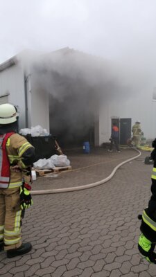 Brand in Werkstatt fordert vollen Einsatz - Bericht zur Zugübung des LZ 1 am 15.02.2025