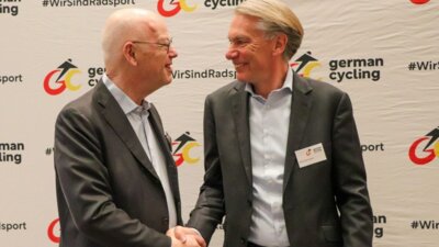 Rudolf Scharping übergibt sein Amt an Bernd Dankowski (Foto: GC) (Bild vergrößern)