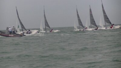 Thomas und Felipe auf Platz 2….1.Halbwind nach dem Start (Bild vergr&ouml;&szlig;ern)