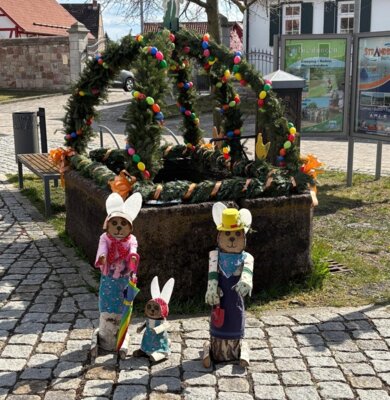 Meldung: Brunnen am Markt erstrahlt in österlichem Gewand
