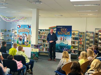 Aufmerksam verfolgten Schülerinnen und Schüler der 3. und 4. Klasse die Lesung von Ulf Blanck I Foto:: Martin Ferch (Bild vergrößern)
