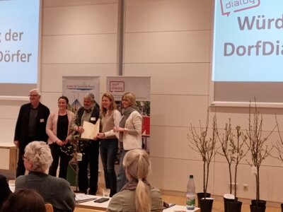 Foto zur Meldung: Fredersdorf ist als eins von 14 DorfDialog-Dörfern feierlich gewürdigt worden