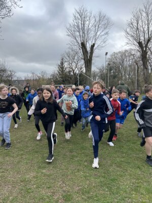 Wind, flinke Beine und viel gute Laune – unser Sponsorenlauf war ein Hit!