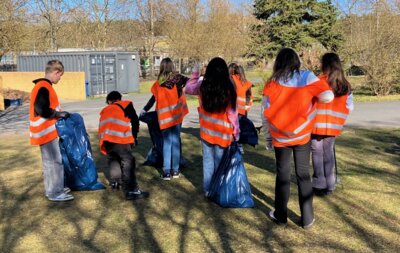Klasse 4b: Unterstützung bei der Luckenwalder Putzwoche