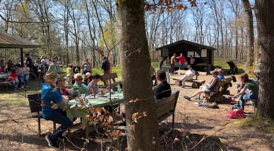 Frohe Stimmung beim "Dohrer Frühling" an der Schutzhütte