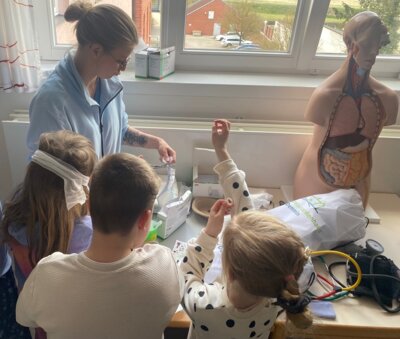 Meldung: "Liegen da auch Leichen?" Klasse 2a im Kreiskrankenhaus Demmin