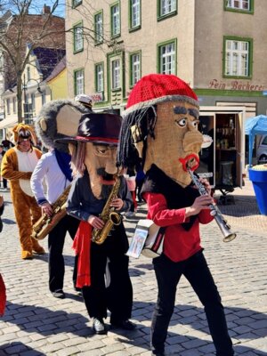 Die Marching Band SAX PUPPETS begleitete den Tag musikalisch I Foto: Marius Göttsching (Bild vergrößern)