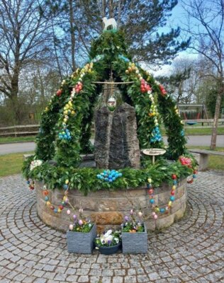 Osterbrunnen in Breitenbach (Bild vergrößern)